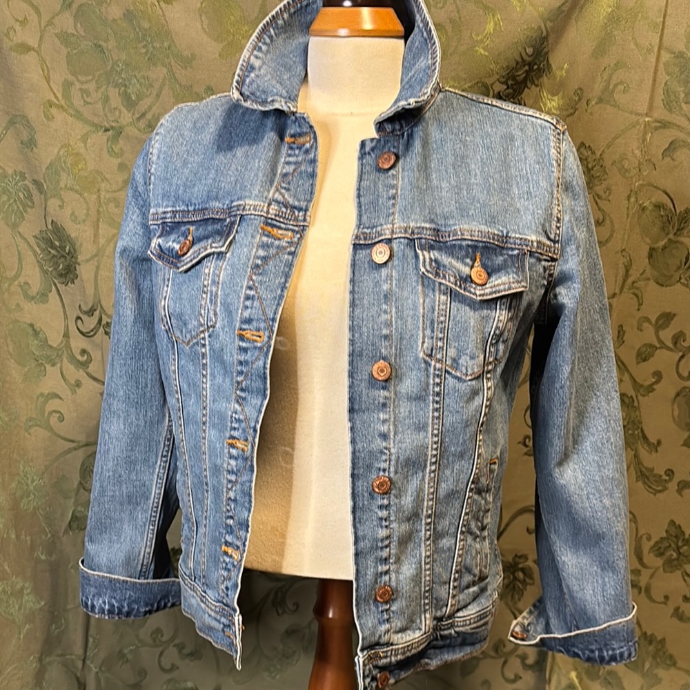 Jean jacket light denim wash women stretch NWOT